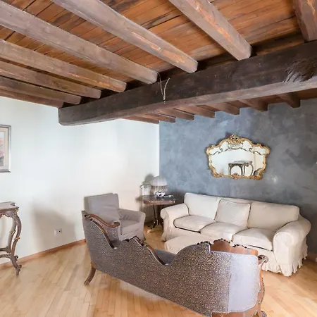 Vicolo De' Bovari Private