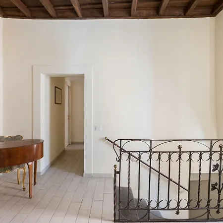 Vicolo De' Bovari Private * Rome
