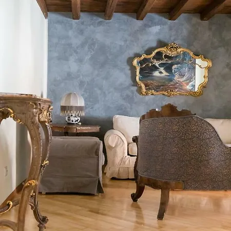 Vicolo De' Bovari Private
