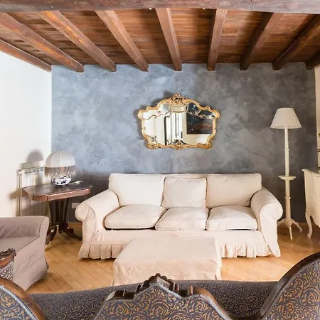 Vicolo De' Bovari Private *